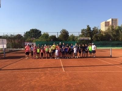 Традиционният турнир „Козлодуй и приятели“ събра 30 тенисисти на кортовете