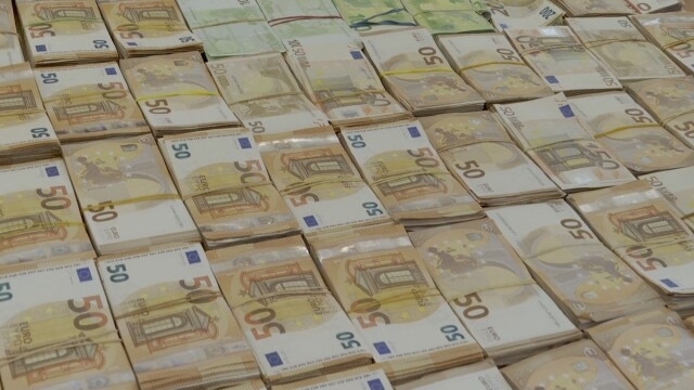 Опит за нелегално пренасяне на 3.7 млн. лева в евро