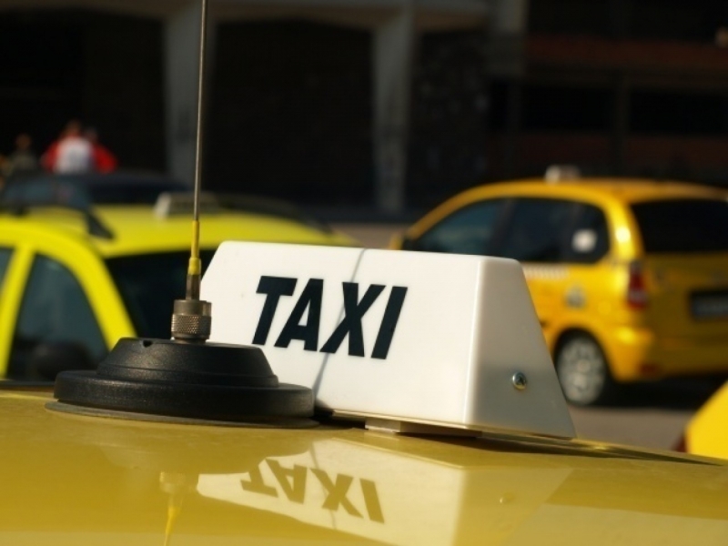 Част от таксиметровите автомобили във Враца са нередовни а някои
