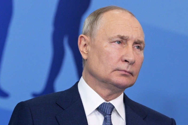 Руският президент Владимир Путин предупреди вчера Запада, че Русия би