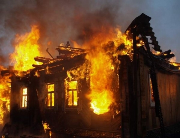 Къща е горяла тази нощ край Враца, съобщиха от МВР.