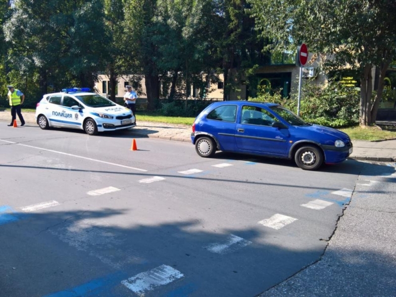 Полицай блъсна пешеходец преди минути до Съдебната палата на Хасково