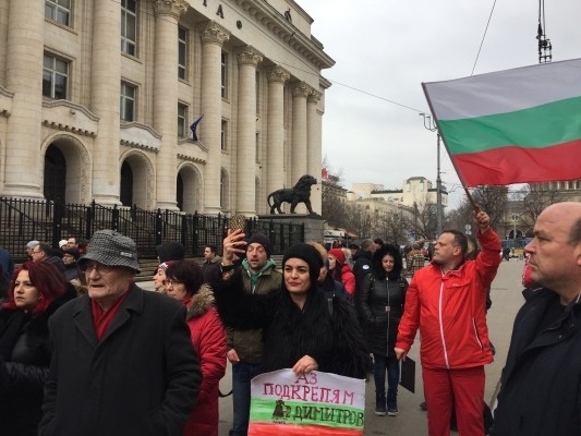 Столичани също се събраха на протест в защита на д р