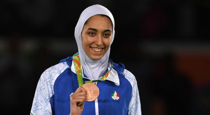 Най известната спортистка на Иран избяга от страната Кимиа Ализаде е