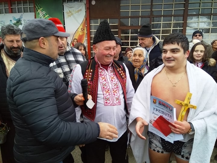 Областният комитет на ВМРО Българско национално движение Враца подари истински
