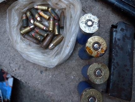Полицаи откриха различни по вид и калибър боеприпаси в дома