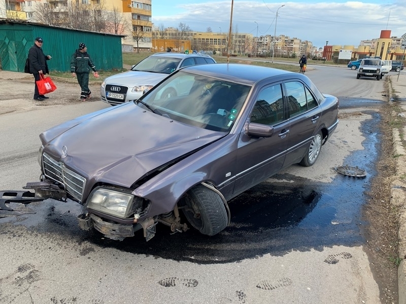 МВР потвърди новината на BulNews за катастрофиралия Мерцедес във Враца