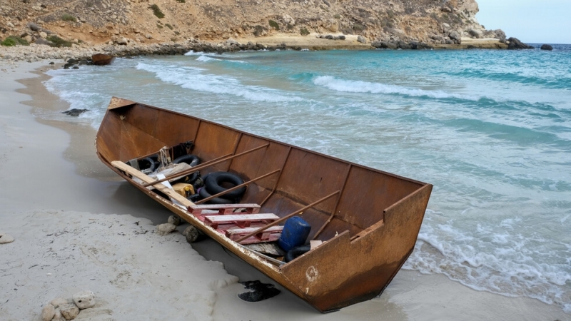 Лодка превозваща над 200 мигранти потъна край Йемен при което