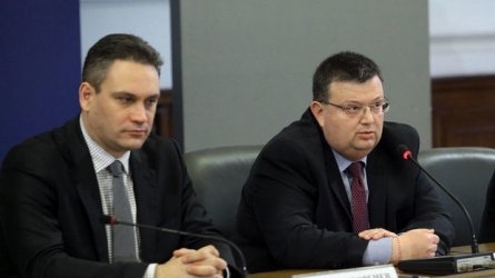 Главният прокурор Сотир Цацаров и ръководителят на новосъздадената от управляващите