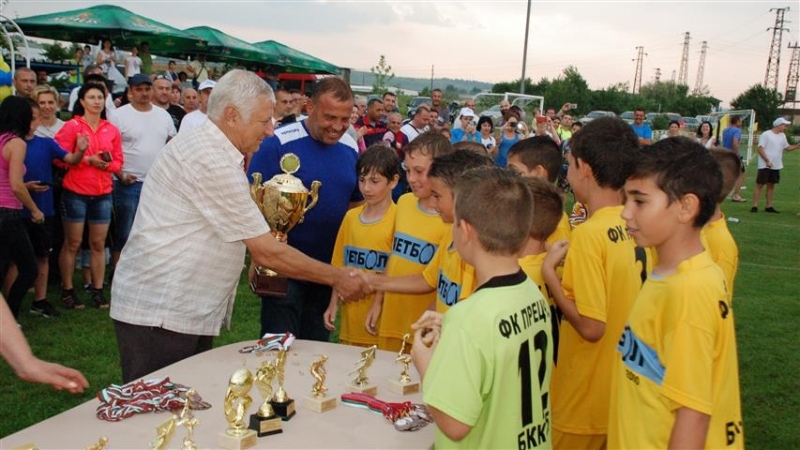 Прециз Монтана и Ботев Враца спечелиха турнира за деца по футбол