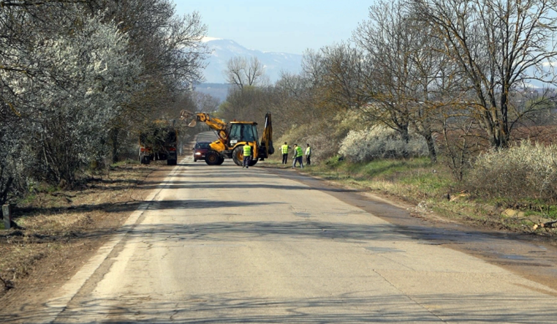 Първа копка за ремонта на третокласния път Монтана с Мърчево