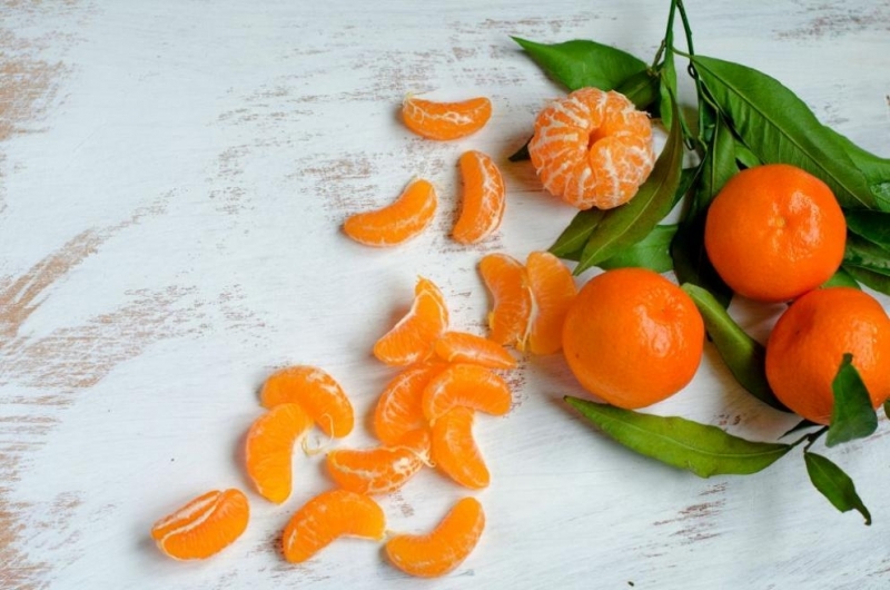 Боядисаните мандарини, които предлагат в големите търговски вериги могат да