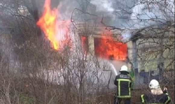 Пожар едва не изпепели къщата на семейство от видинско село