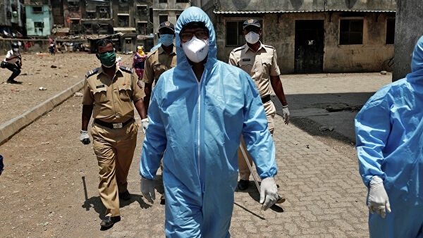 Епидемията от новия коронавирус в Индия изглежда проявява признаци на