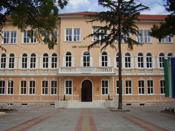 Средно училище „Христо Ботев“ – Враца е първото училище в