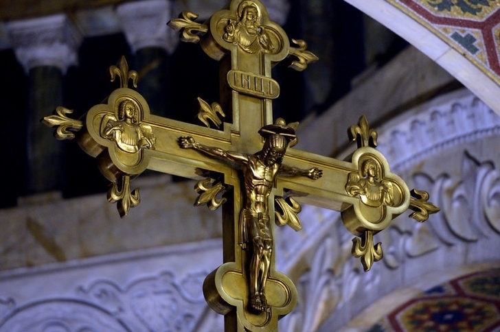 Православната църква отбелязва църковния празник Въздвижение на Светия кръст