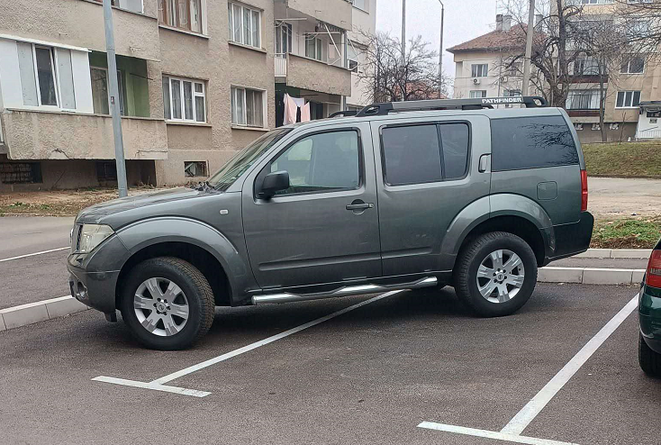 Безкрайно нагъл шофьор вбеси врачани с паркирането си научи агенция