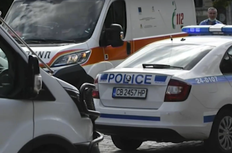 Млад мъж пострада пред погледите на десетки пътници в тролей в София
