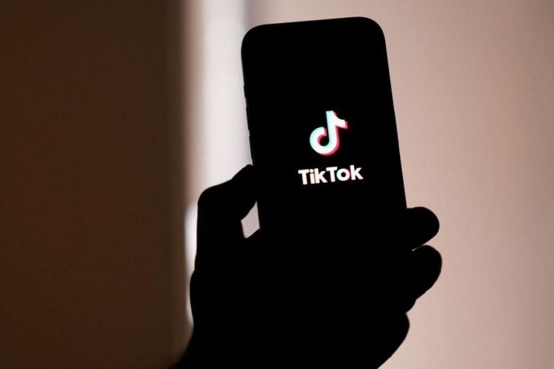 Ново предизвикателство в TikTok праща много младежи в болница съобщава