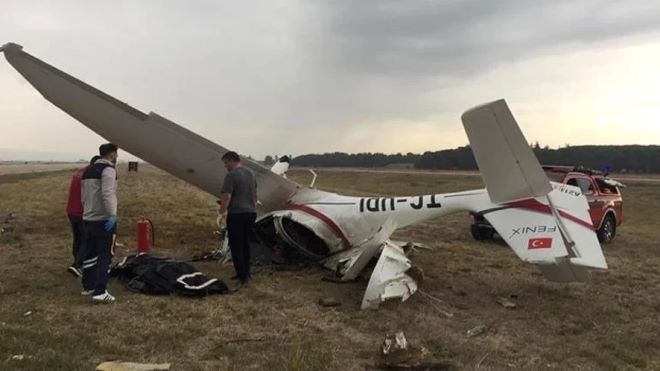 Учебен самолет се е разбил при падане край полигона на летището в Йени шехир