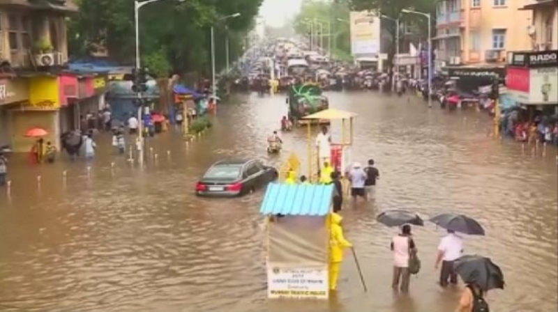 Наводнение в Индия нанесе сериозни щети в 12 области в
