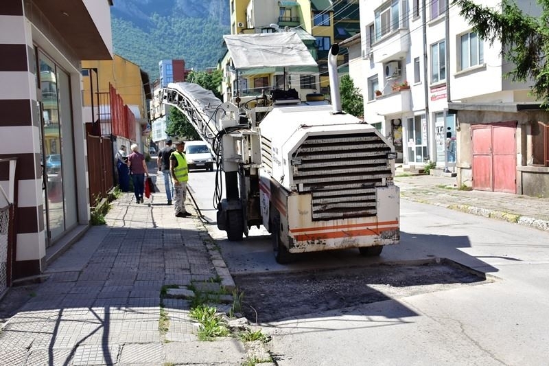 Движението по три улици във Враца е ограничено, съобщиха от