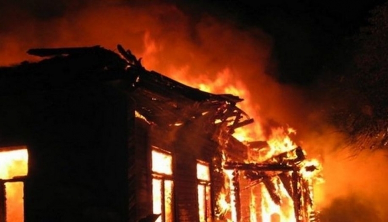 Три къщи са бил запалени преди минути във врачанското село