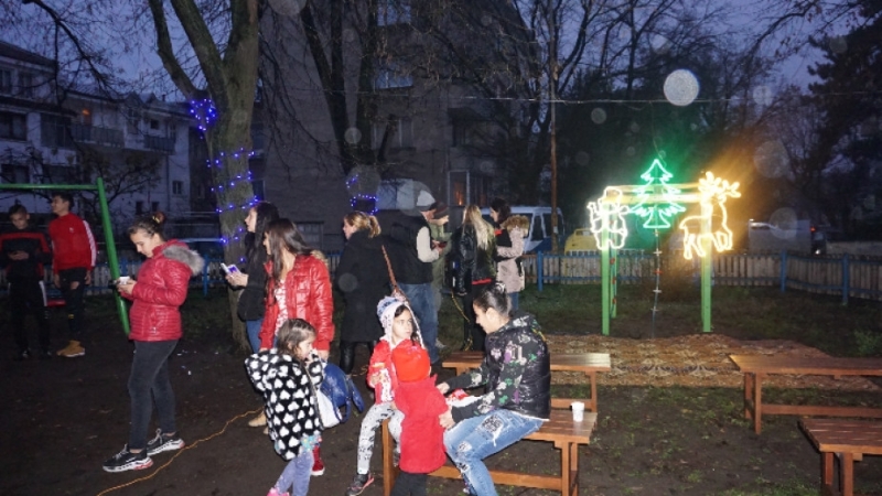 Коледно градче посреща децата на Видин на детската площадка до