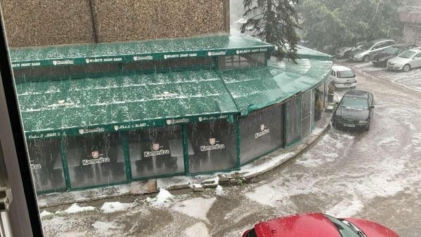 Силен дъжд и градушка паднаха снощи в София. 30-годишен мъж