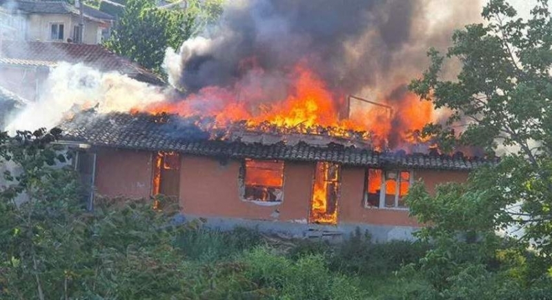 Мъж е запалил къщата на бившата си жена в Козлодуй