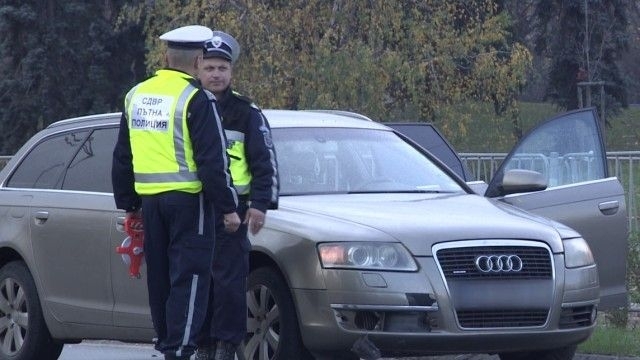 Полицаи са установили лек автомобил Ауди А6 с чужди регистрационни