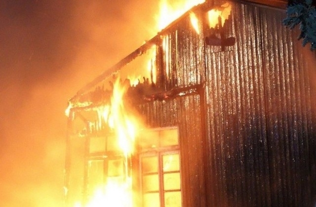 Голям пожар е бушувал в кошара в монтанското село Сталийска
