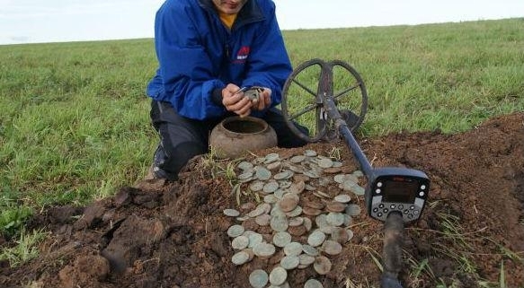 Вчера след обяд полицаи са спипали двама иманяри в землището