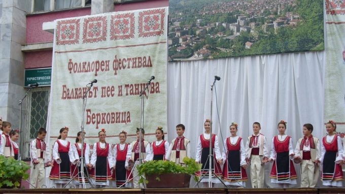 След като възстанови фестивалът Лачени обувки кметът на Община Берковица