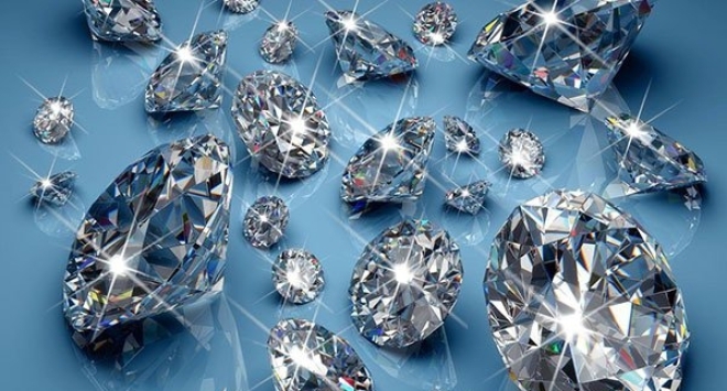Жена беше арестувана за кражба на 500 диаманта с общо