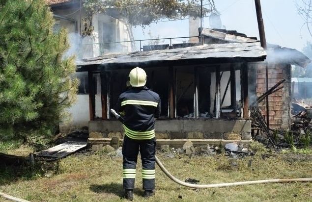 Мъж от Видин е пострадал при пожар избухнал в дома