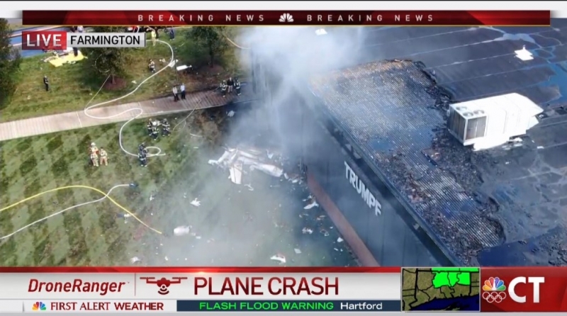 Малък самолет се разби в сграда в американския щат Кънектикът