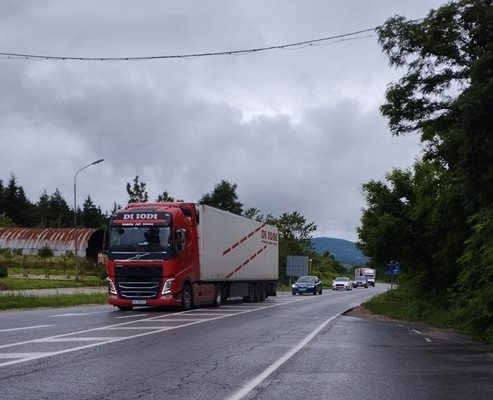 Средно по два ТИР а на ден са нарушавали забраната