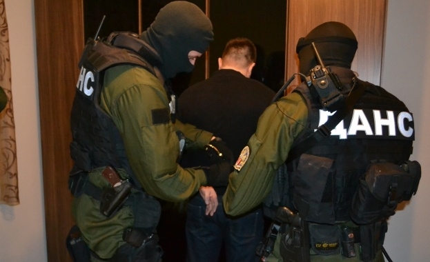 Над 20 души са задържани при мащабна спецоперация в София