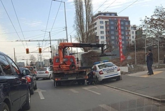 Паяк вдигна полицейска кола в София съобщиха очевидци Станал свидетел