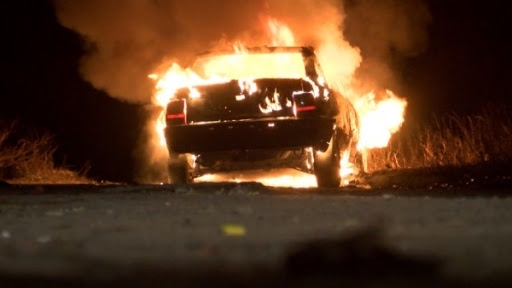Късо съединение е подпалило лек автомобил „Мерцедес“ в Лом, съобщиха
