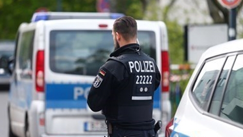 Германската полиция съобщи че един човек е убит и двама