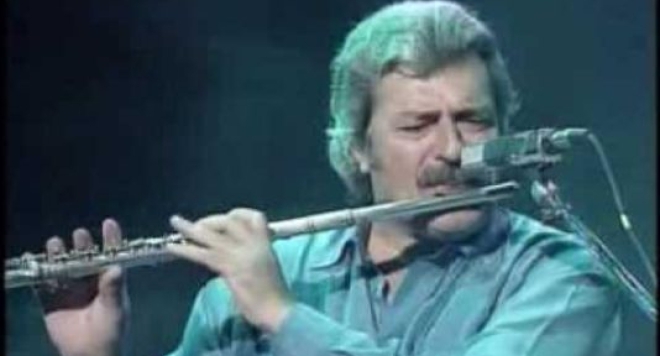 На 76 години почина инструменталистът и певец Рей Томас, един