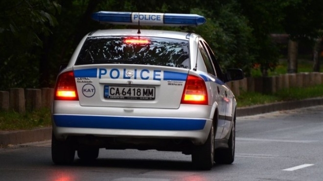 Полицаи гониха лек автомобил Фолксваген Голф из цял Лом съобщиха