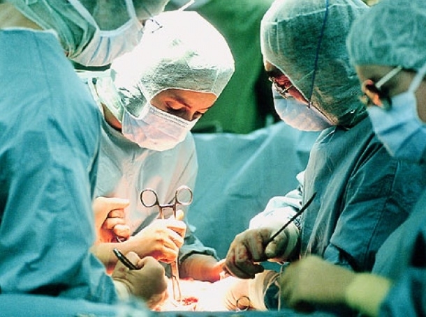 Хирурзи в китайска болница проведоха две операции, докато извадят запалка