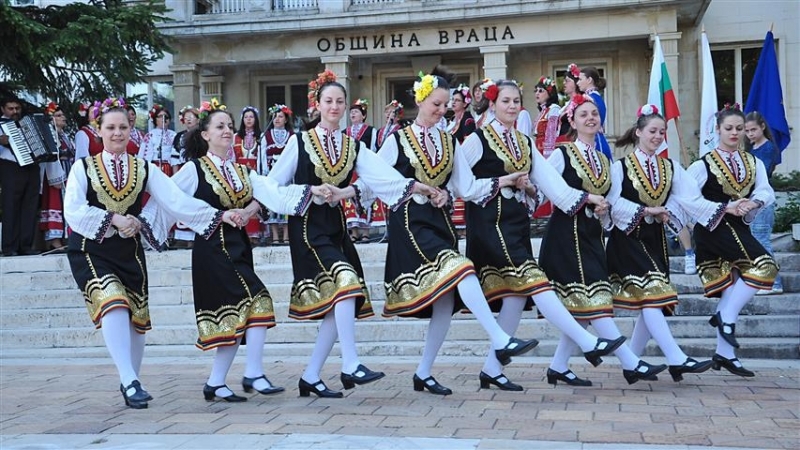 Над 350 танцьори и певци от 19 читалища в община Враца ще