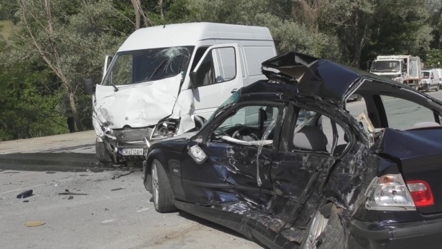 Две млади жени са загинали при тежка катастрофа на пътя