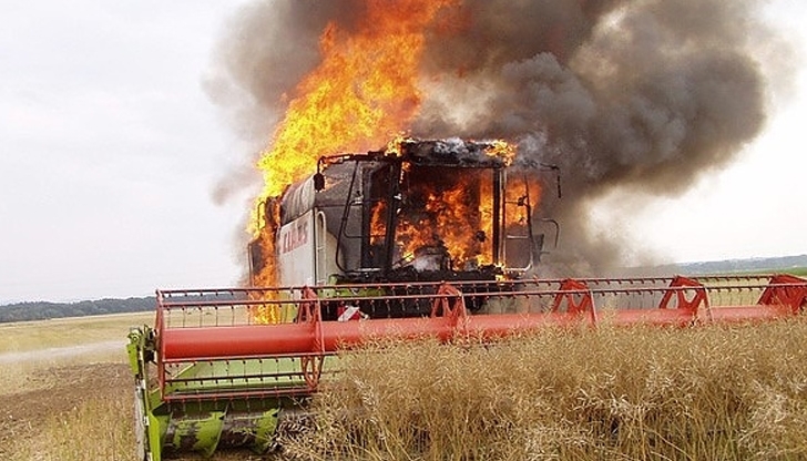 Земеделска техника е горяла в Монтанско вчера, съобщиха от пресцентъра
