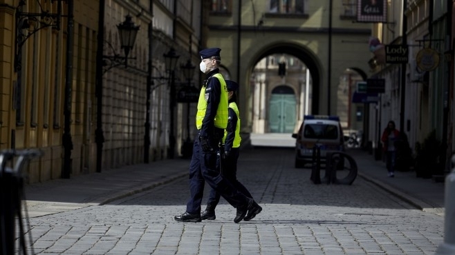 Германия изготви списък с мерки включително носене на маски навън