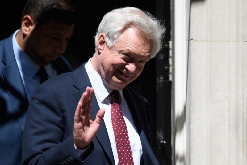 Британският министър за излизането на Великобритания от Европейския съюз Дейвид Дейвис е подал оставка тази вечер